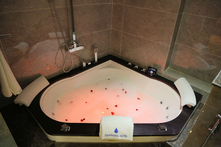 Bathroom 4, Sapphire Addis Hotel, Addis Abeba