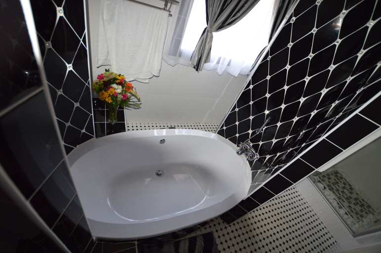 Bathroom 4, Kiwara Guesthouse, City of Johannesburg