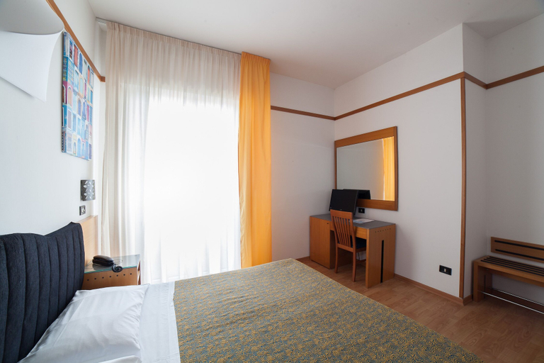 Bedroom 3, Hotel St. Gregory Park, Rimini