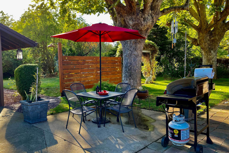 Food & Drinks 4, Private Modern Entertainment Getaway, Shasta