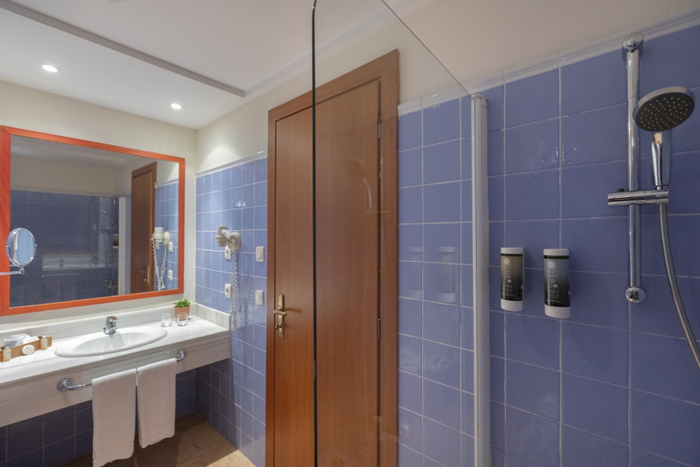 Bathroom 4, HM Mar Blau Aparthotel, Baleares