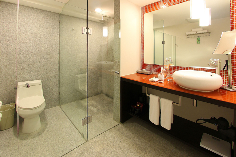 Bathroom 4, Fiesta Inn Merida, Mérida