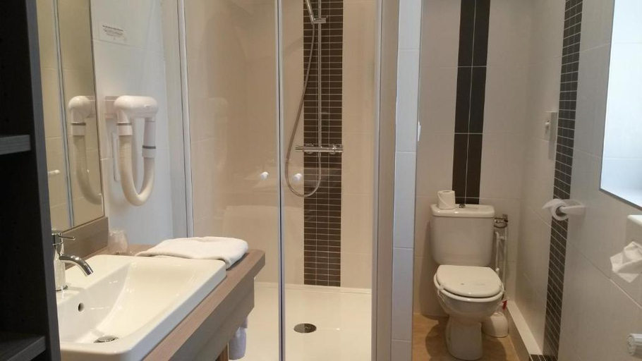 Bathroom 5, Logis Hotel Le Moulin De La Coudre, Yonne