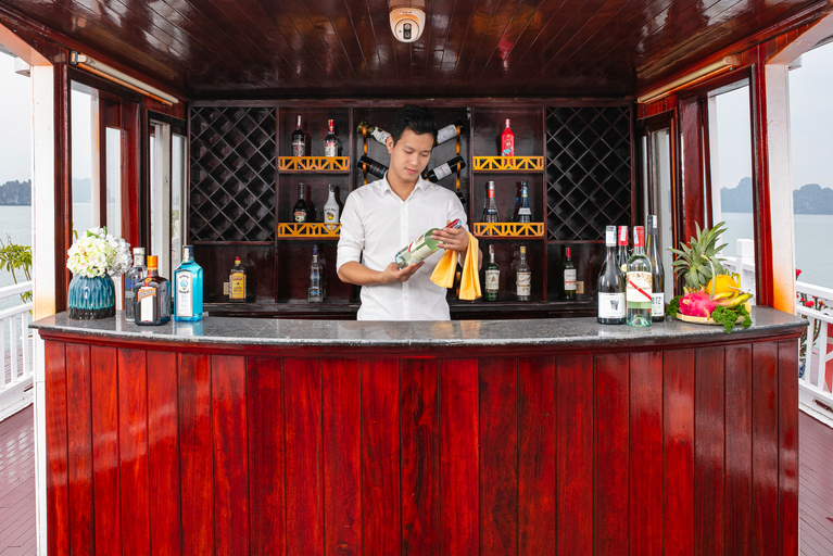 Food & Drinks 2, La Regina Classic Cruise, Hạ Long