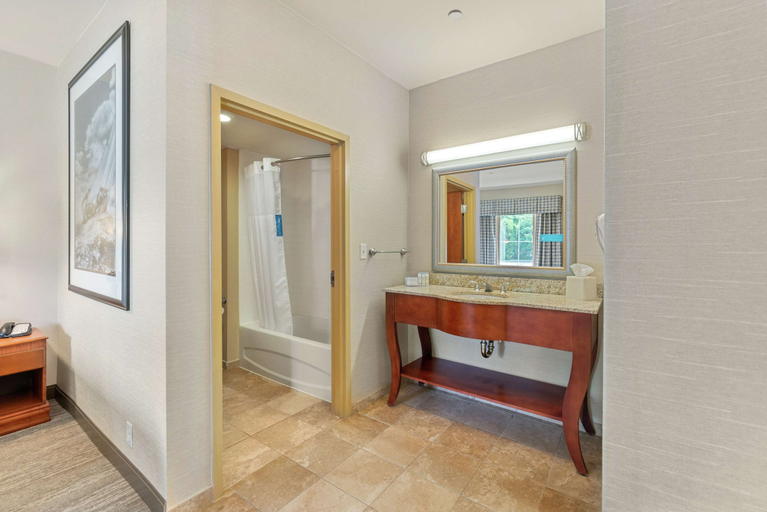 Bathroom 4, Hampton Inn & Suites Mystic, New London