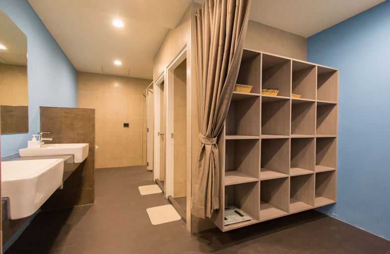 Bathroom 10