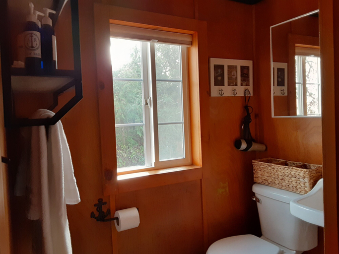 Bathroom 5, Anchor Inn Resort, Lincoln