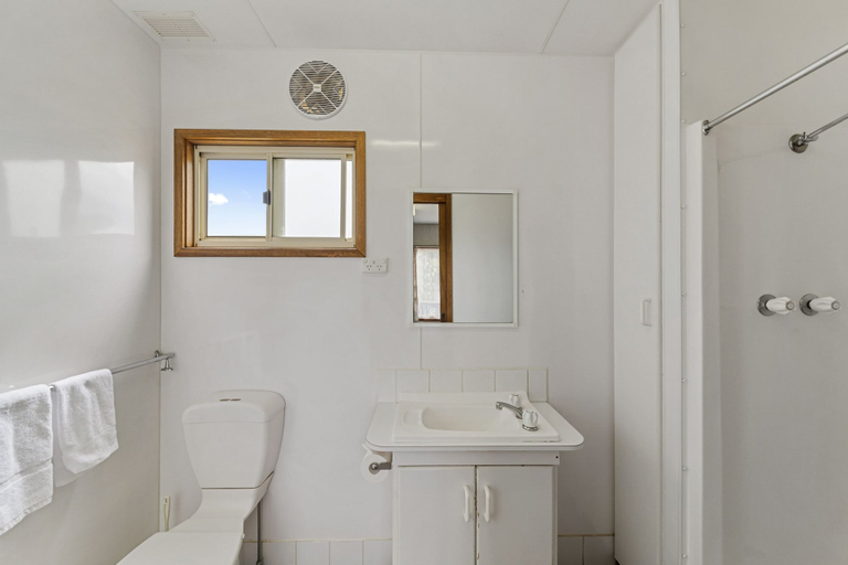 Bathroom 4, Benalla Tourist Park, Benalla - Benalla