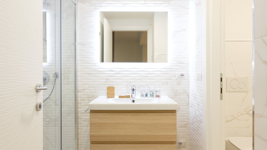 Bathroom 3, Italianway-Bergonzoli Place, Milano