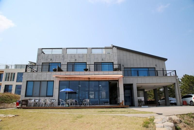 Exterior & Views 1, Pohang Punggyeong Pension, Pohang