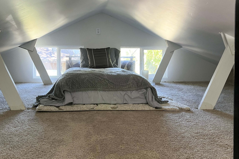 Bedroom 2, Private Modern Entertainment Getaway, Shasta