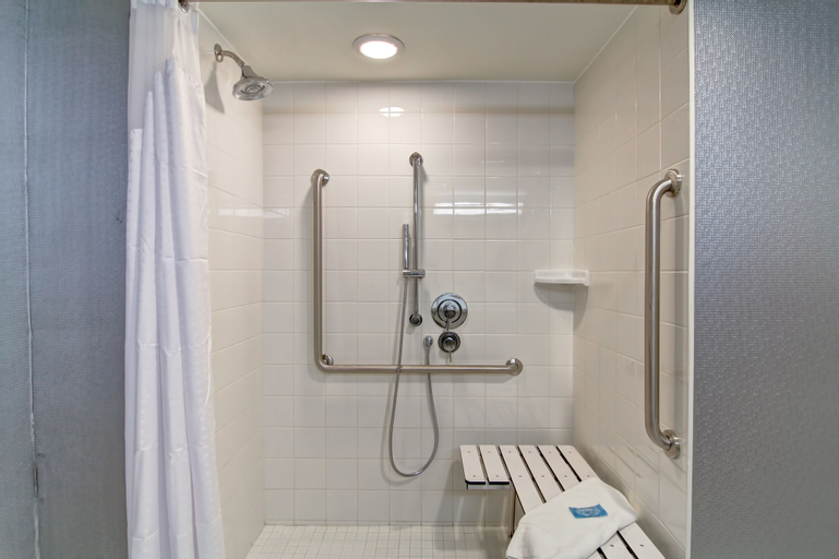 Bathroom 18