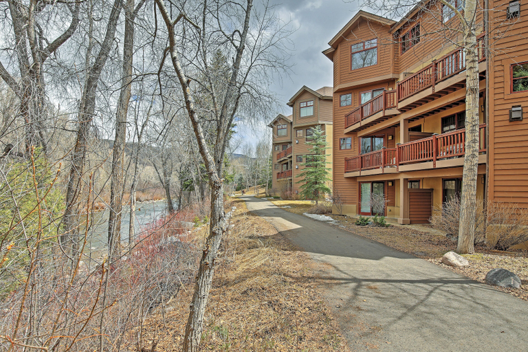 Exterior & Views 2, Cozy Avon Retreat with Private Deck and Pool Access!, Eagle