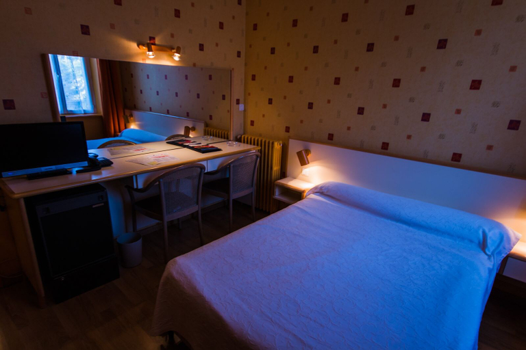 Bedroom 3, Les Messageries, Cantal
