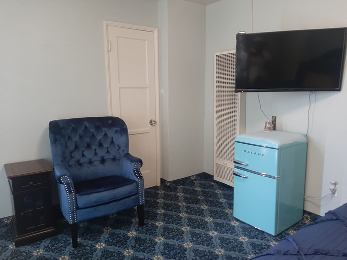 Others 5, Harry's Man Cave: The New Star Motel Experience, Riverside