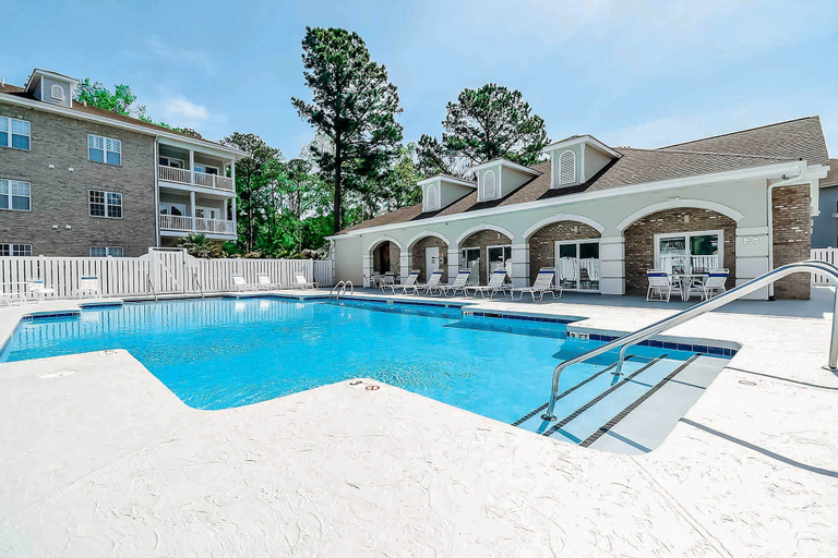 Sport & Beauty 1, Stunning Sunset Beach Condo: 3 Mi to Beach!, Brunswick