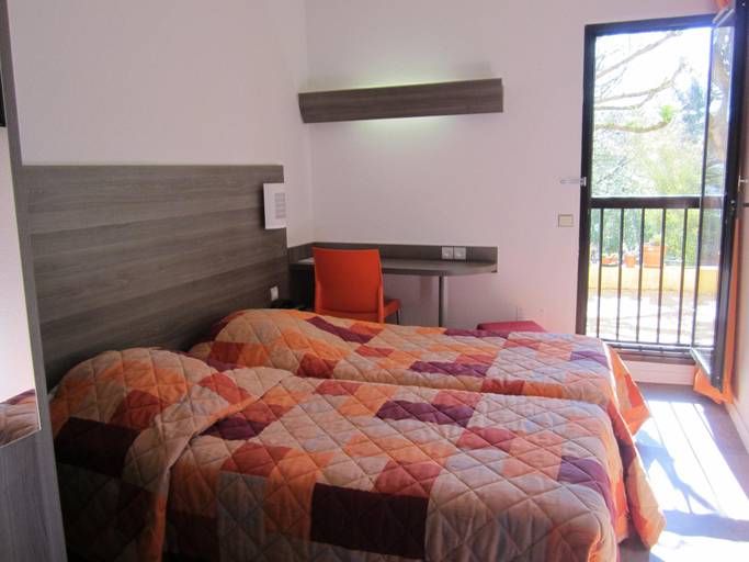 Bedroom, Hotel Cannes Mouans-Sartoux, Alpes-Maritimes