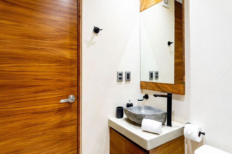 Bathroom 4, Solemn Peaceful Condos by The Spot Rentals, Cozumel