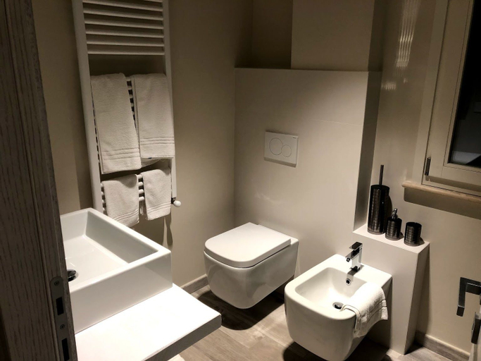Bathroom 5, Villa Paolina, Perugia