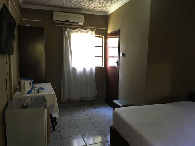 Bedroom 2, Hawk Guest House, Ngamiland West
