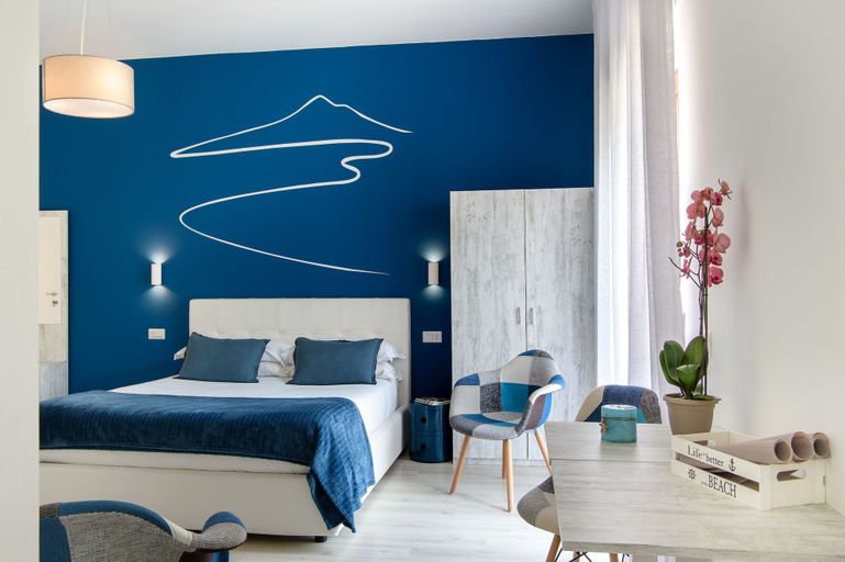 Bedroom 4, Les Suites des Tout le Monde, Napoli