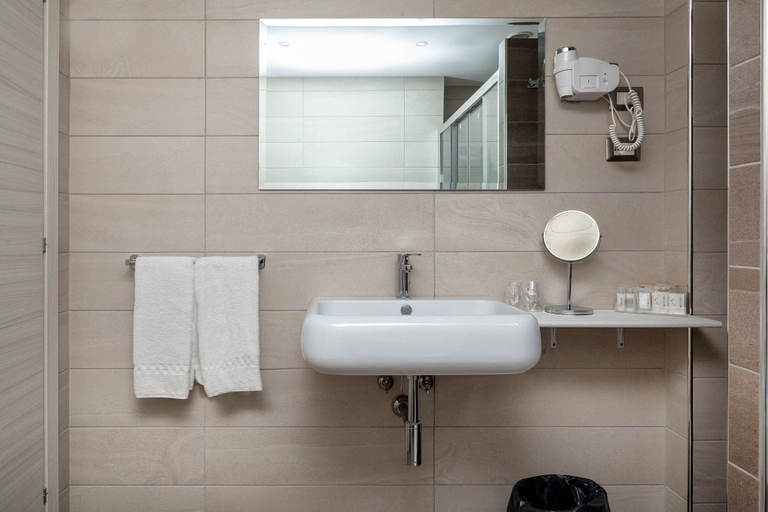 Bathroom 3, Viva Hotel, Avellino