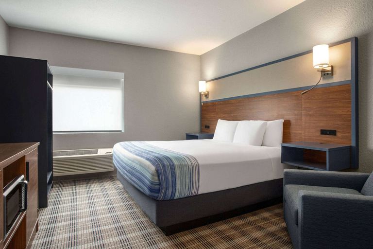 Bedroom 3, AmericInn by Wyndham Branson & Conference Center, Taney