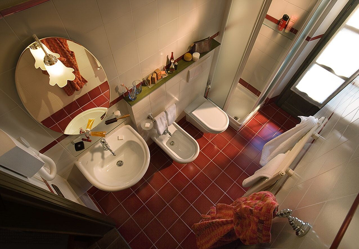 Bathroom 4, Cascina Baràc, Cuneo