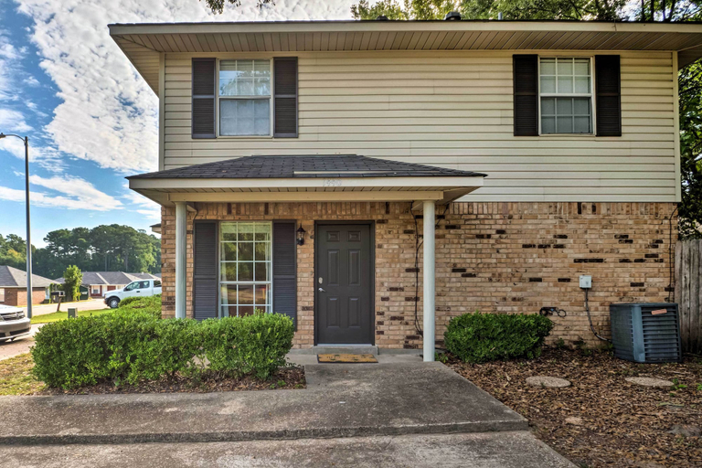Exterior & Views 1, Cozy Ruston Townhome < 1 Mi to Louisiana Tech, Lincoln