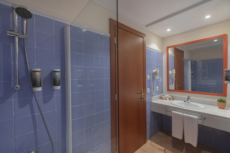 Bathroom 4, HM Mar Blau Aparthotel, Baleares