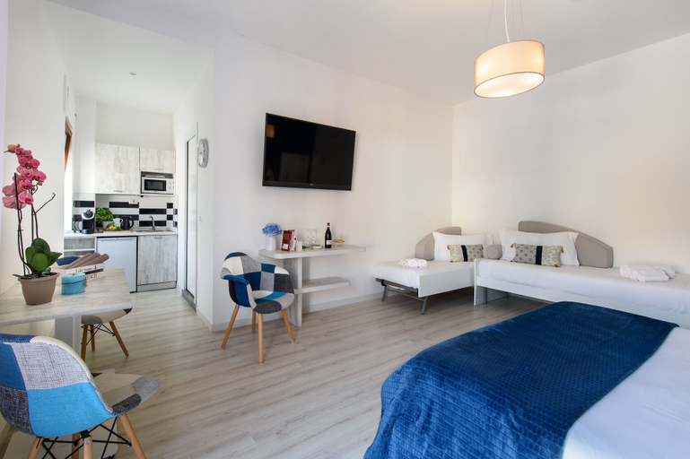 Bedroom 3, Les Suites des Tout le Monde, Napoli