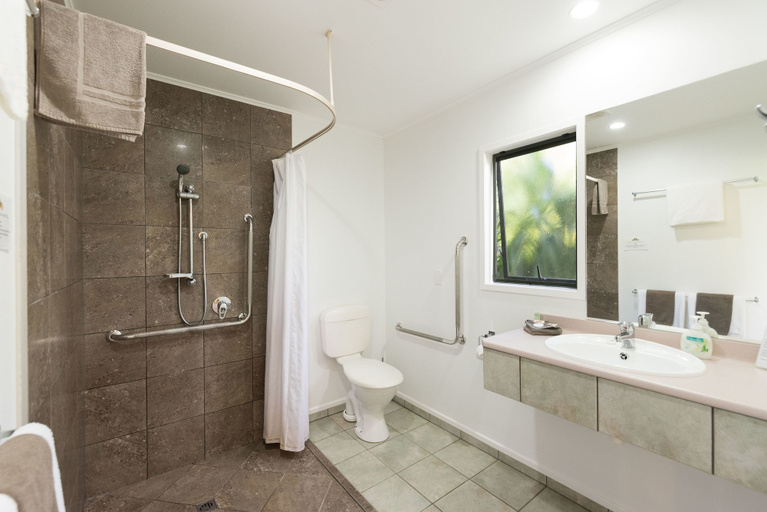 Bathroom 4, Kauri Park Motel, Far North