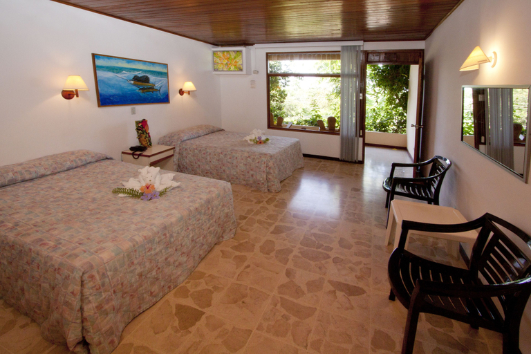 Bedroom 2, Karahe Beach Hotel, Aguirre