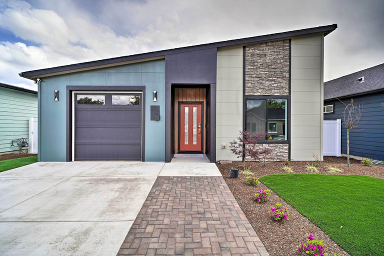 Exterior & Views 1, Modern Medford Escape ~ 3 Mi to Downtown!, Jackson