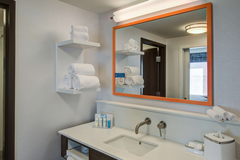 Bathroom 18