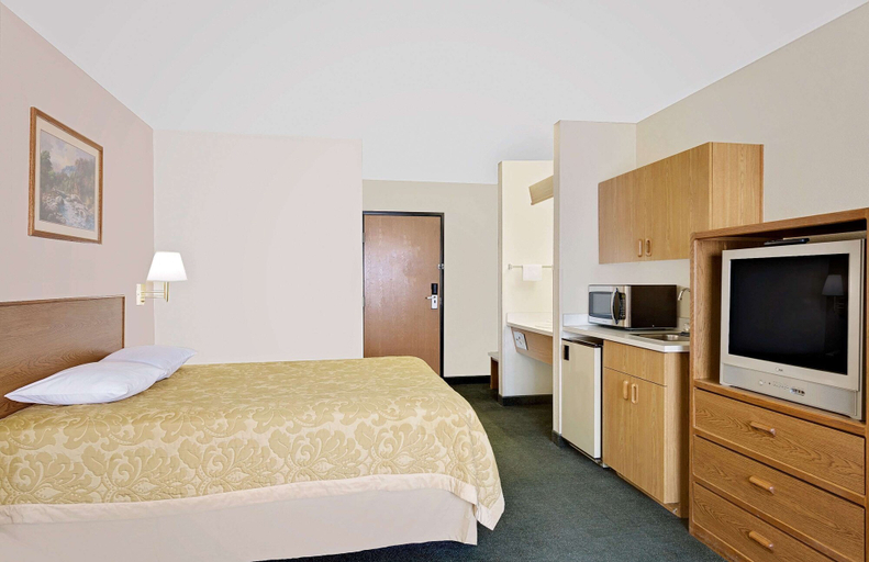 Bedroom 3, Super 8 by Wyndham Battle Mountain, Lander
