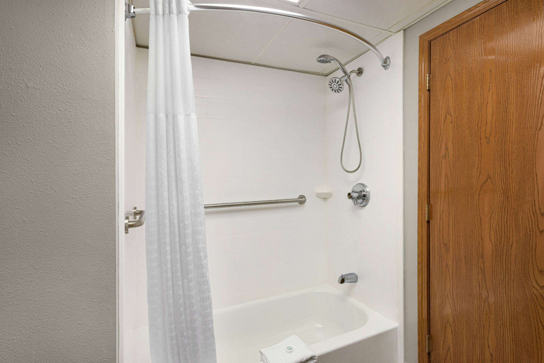 Bathroom 4, AmericInn by Wyndham Branson & Conference Center, Taney