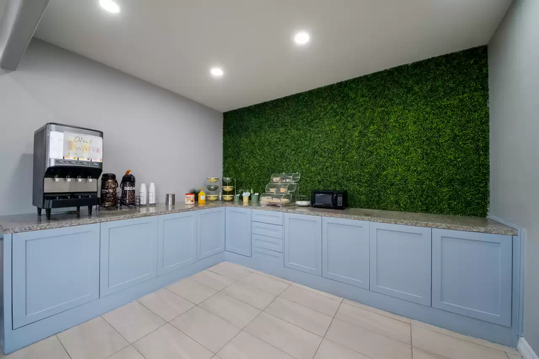 Food & Drinks 5, Rodeway Inn & Suites, Nueces