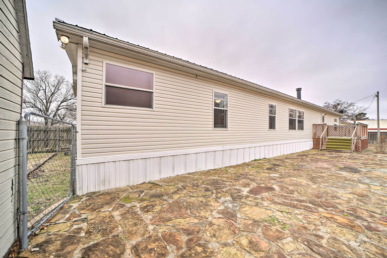 Exterior & Views 2, Eufaula Escape w/ Deck - Steps to Lake!, McIntosh