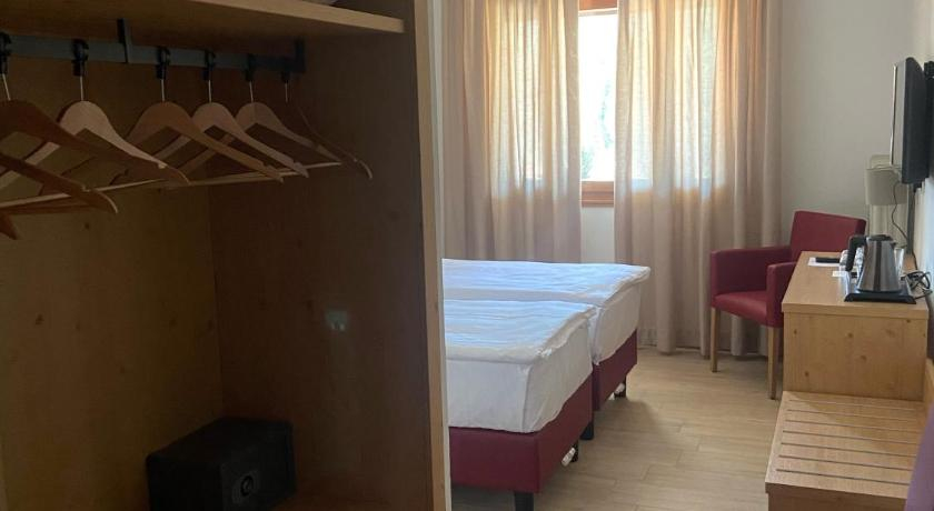 Bedroom 2, Hotel Nevada, Udine