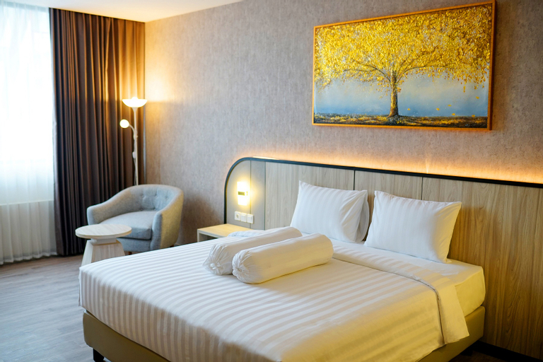 Bedroom 3, Front One Gosyen Hotel Salatiga, Salatiga