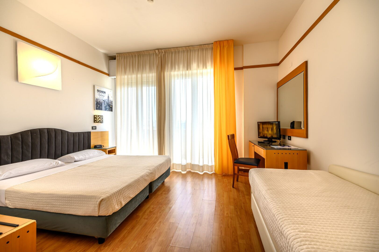 Bedroom 3, Hotel St. Gregory Park, Rimini