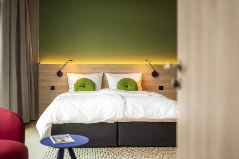 Bedroom 4, THE CLOUTH, Köln