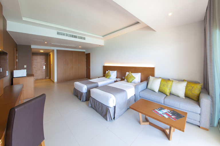 Bedroom 3, Ramada by Wyndham Beach Hotel Ajman, Ajman