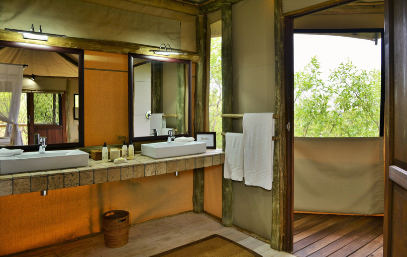 Bathroom 5, Ghoha Hills Savuti, Chobe