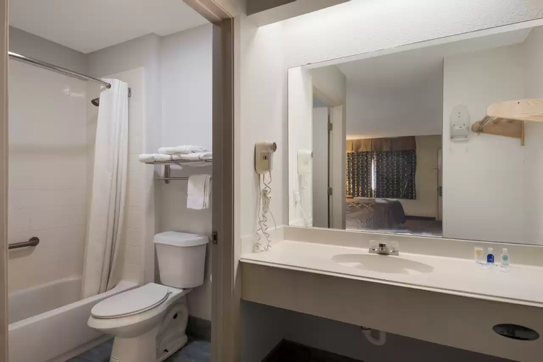 Bathroom 4, Rodeway Inn & Suites, Nueces