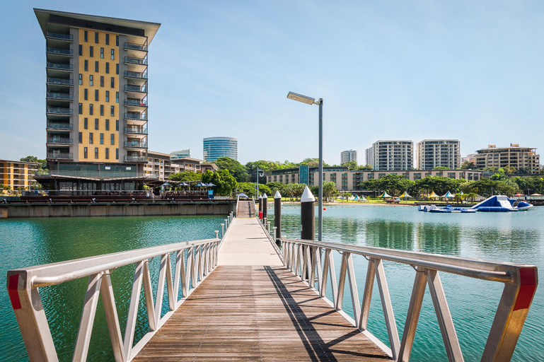 Absolute Waterfront - Tropical Harbour Views Over The Water, City - Inner