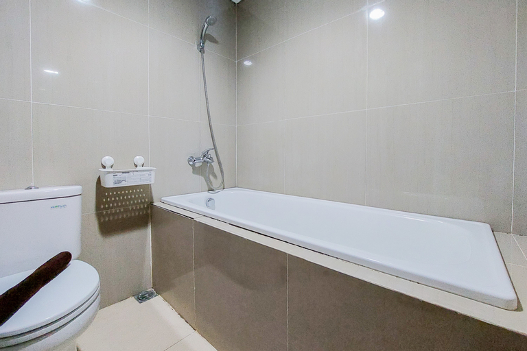 Bedroom 4, Fancy and Nice 1BR at Paramount Skyline Apartment By Travelio, Tangerang