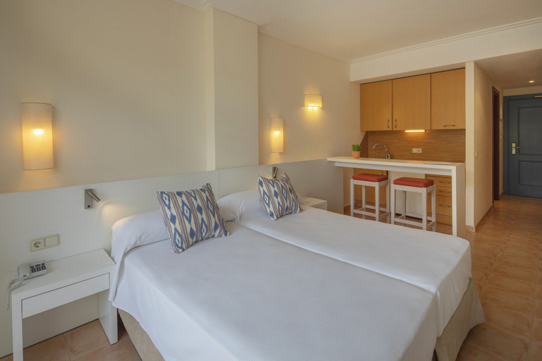 Bedroom 3, HM Mar Blau Aparthotel, Baleares
