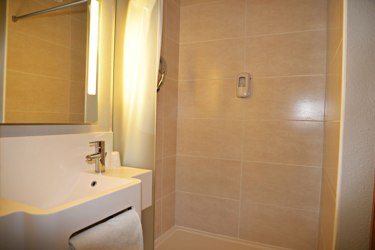 Bathroom 4, B&B HOTEL Ales - Pole Mecanique, Gard